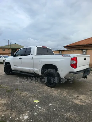 Toyota Tundra 2019 White