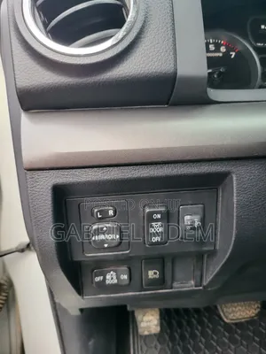 Toyota Tundra 2019 White