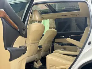 Toyota Highlander Limited Platinum 2019 White