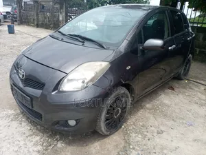Toyota Yaris 2011 Gray