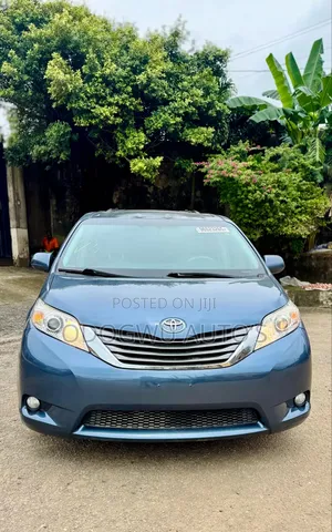 Toyota Sienna XLE FWD 8-Passenger 2013 Blue