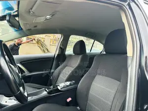 Toyota Avensis 2013 Black