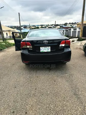 Toyota Avensis 2013 Black