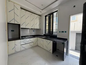 4bdrm Townhouse/Terrace in Apo Resettlement for sale