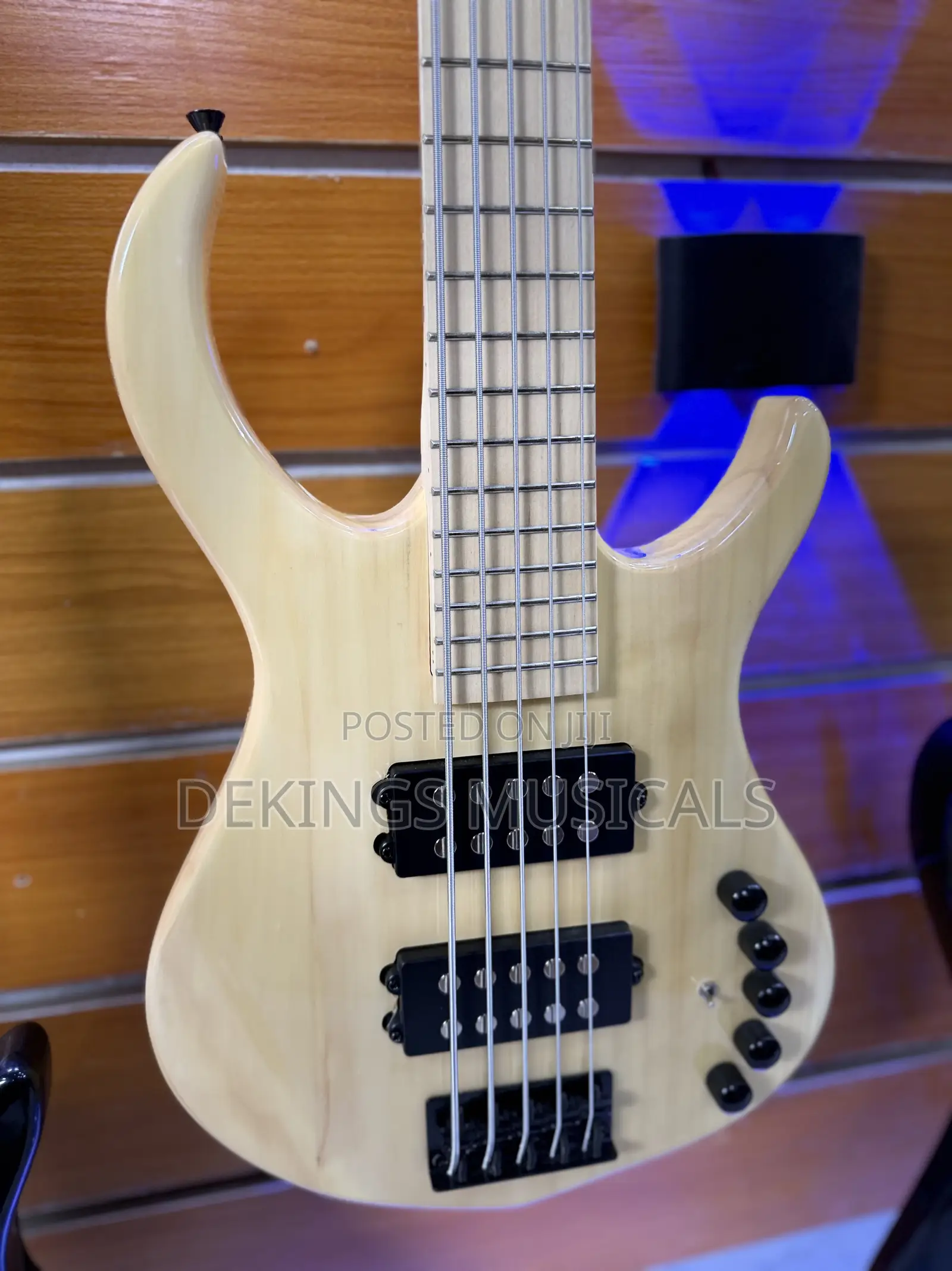 Fender Active 5 Strings Bass Guitar