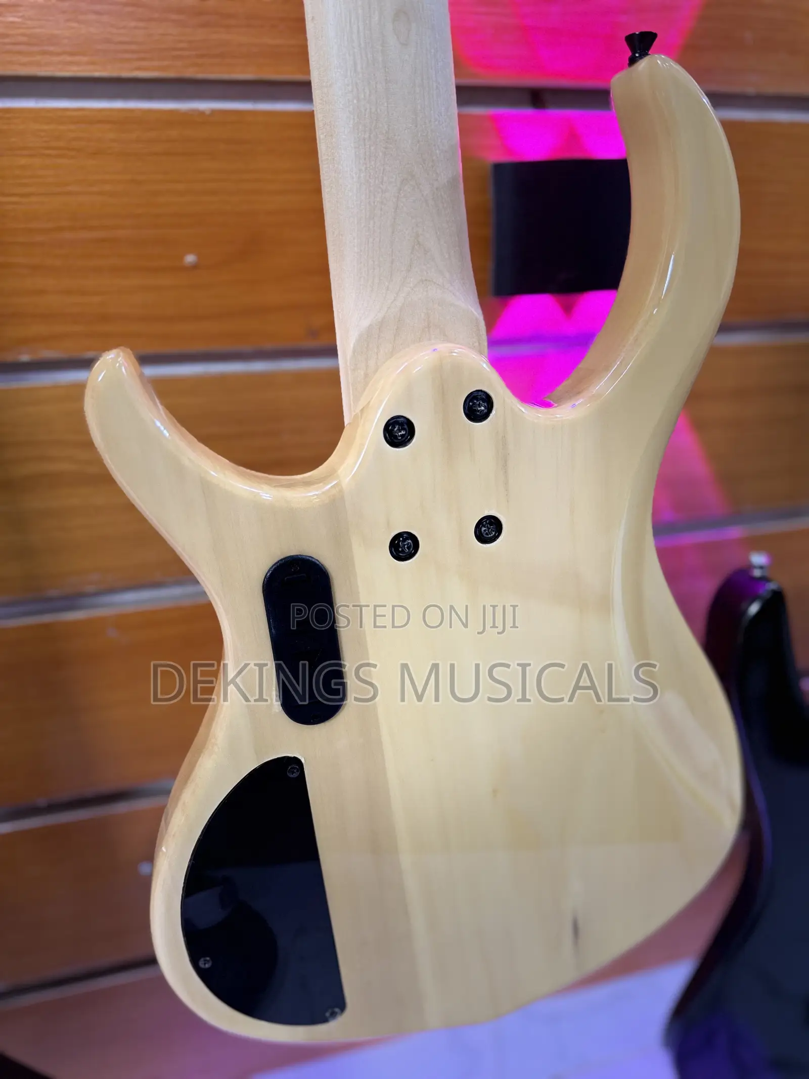 Fender Active 5 Strings Bass Guitar