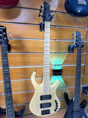 Fender Active 5 Strings Bass Guitar