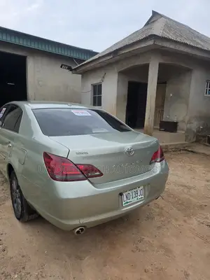 Toyota Avalon XLS Sedan FWD (3.5L 6cyl 6A) 2008 Green