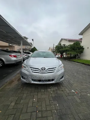Toyota Camry LE 4dr Sedan (2.5L 4cyl 6A) 2011 Silver