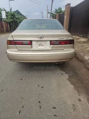 Toyota Camry 2000 Gold