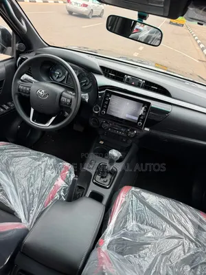 New Toyota Hilux 2024 Black