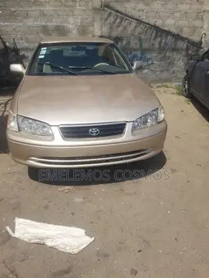 Toyota Camry 2000 Gold