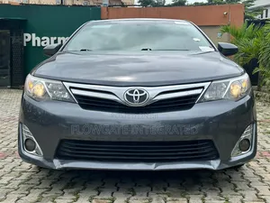 Toyota Camry XLE V6 4dr Sedan (3.5L 6cyl 6A) 2012 Green