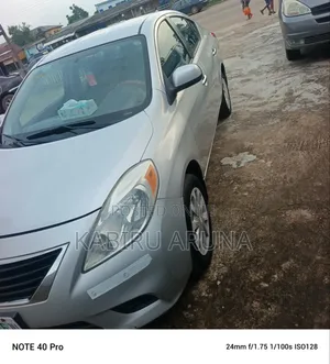 Nissan Versa 2012 Silver