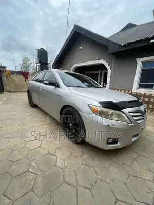 Toyota Camry XLE 4dr Sedan (2.5L 4cyl 6A) 2011 Silver