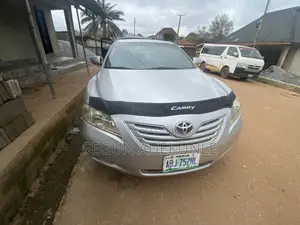 Toyota Camry LE 4dr Sedan (2.5L 4cyl 6AM) 2010 Gray