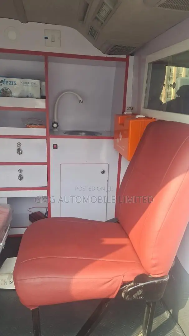 Toyota HiAce 2013 White