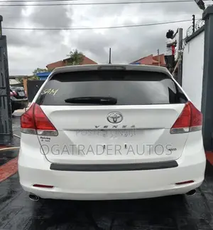 Toyota Venza XLE 2010 White