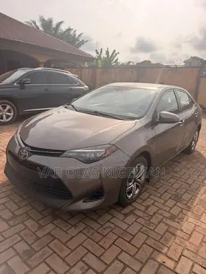 Toyota Corolla LE Eco (1.8L 4cyl 2A) 2018 Brown