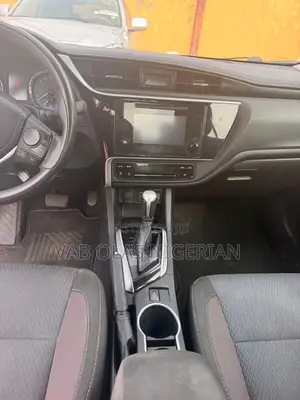 Toyota Corolla LE Eco (1.8L 4cyl 2A) 2018 Brown