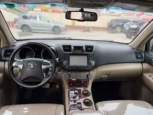 Toyota Highlander Limited 2012 White