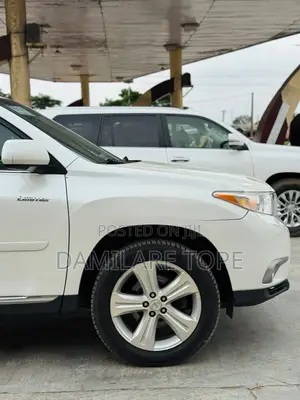 Toyota Highlander Limited 2012 White