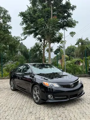 Toyota Camry SE 4dr Sedan (2.5L 4cyl 6A) 2013 Black