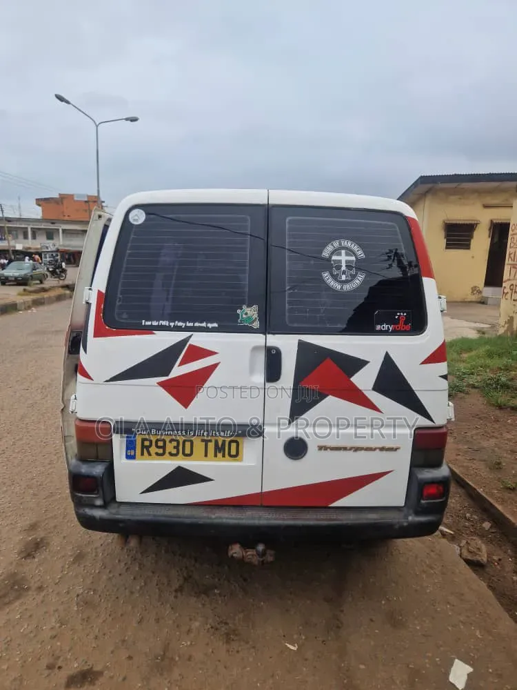 Volkswagen Transporter 2000 White
