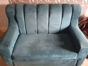 2single and 2 Sitting Chairs(red and Green?
