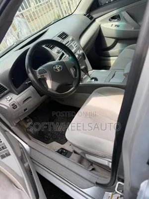 Toyota Camry LE 4dr Sedan (2.5L 4cyl 6A) 2011 Silver