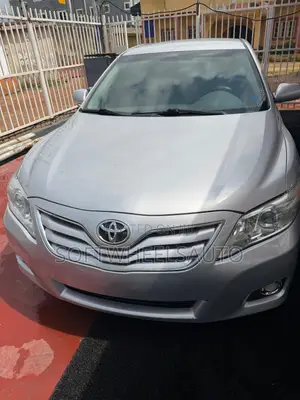 Toyota Camry LE 4dr Sedan (2.5L 4cyl 6A) 2011 Silver