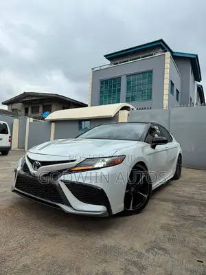 Toyota Camry XSE V6 (3.5L V6 8A) 2019 White