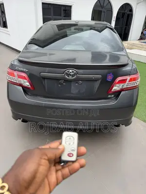 Toyota Camry SE 4dr Sedan (2.5L 4cyl 6A) 2011 Gray