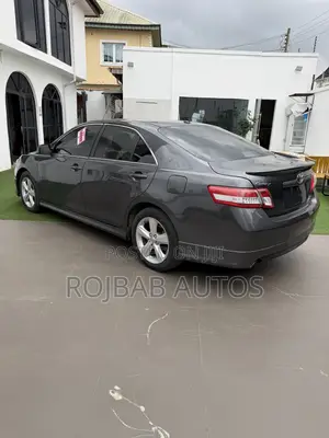 Toyota Camry SE 4dr Sedan (2.5L 4cyl 6A) 2011 Gray
