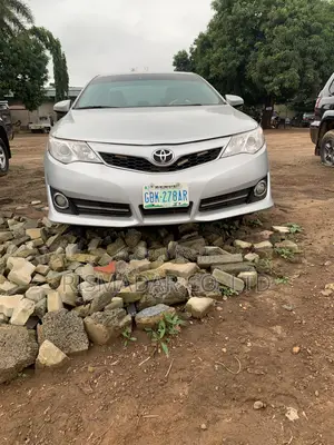 Toyota Camry SE V6 4dr Sedan (3.5L 6cyl 6A) 2013 Silver
