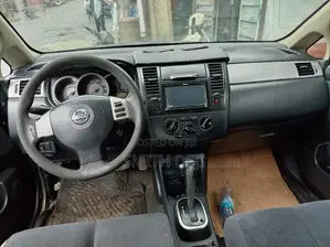 Nissan Versa 2005 Gray