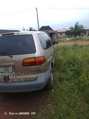 Toyota HiAce 1999 Gold