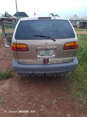 Toyota HiAce 1999 Gold