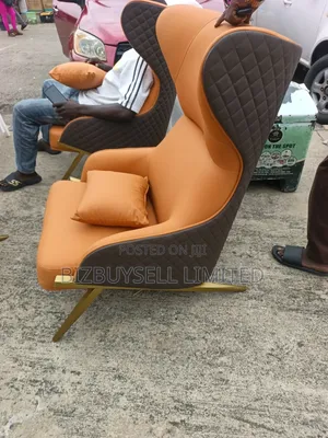 Luxury Executive Relaxing Chair, Fool Padded With Throw Pillow.