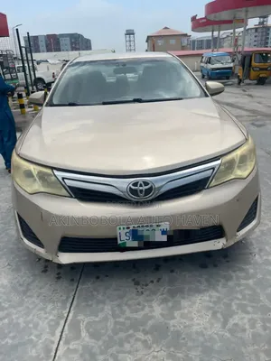 Toyota Camry 2014 Gold