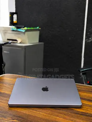 Laptop Apple MacBook 2018 16GB Intel Core i9 SSD 1T