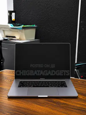 Laptop Apple MacBook 2018 16GB Intel Core i9 SSD 1T
