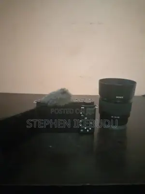 SONY ZVE10 With 50mm Sony Lens and Kit Lens15-50mm With 3 Batteries
