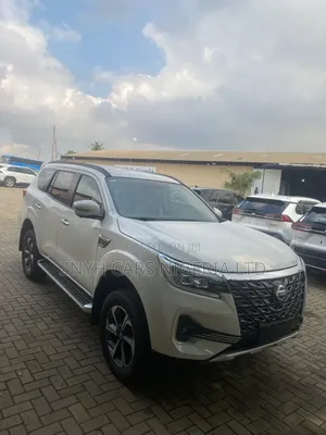 Nissan Pathfinder 2025 White