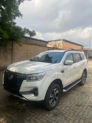 Nissan Pathfinder 2025 White