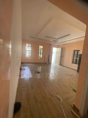 Studio Apartment in Maple, Chevron for rent