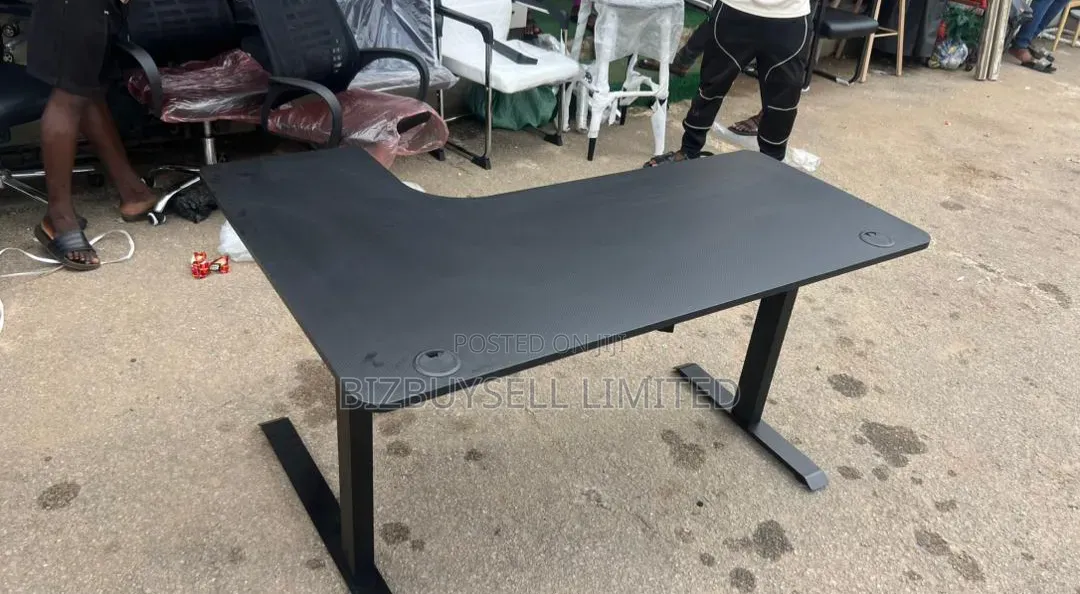 Curved Electric Gaming Table With Cup Holder.