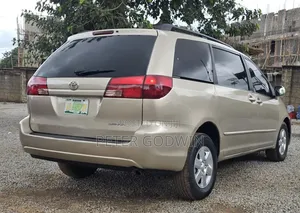 Toyota Sienna 2005 Gold