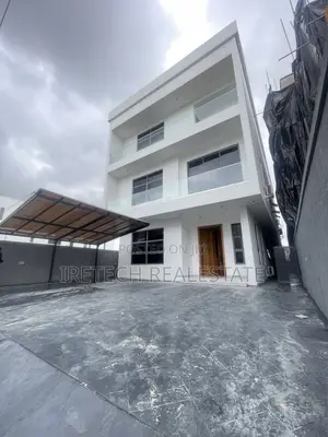 6bdrm Duplex in Banana Island Road for sale
