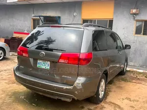 Toyota Sienna 2005 Gray